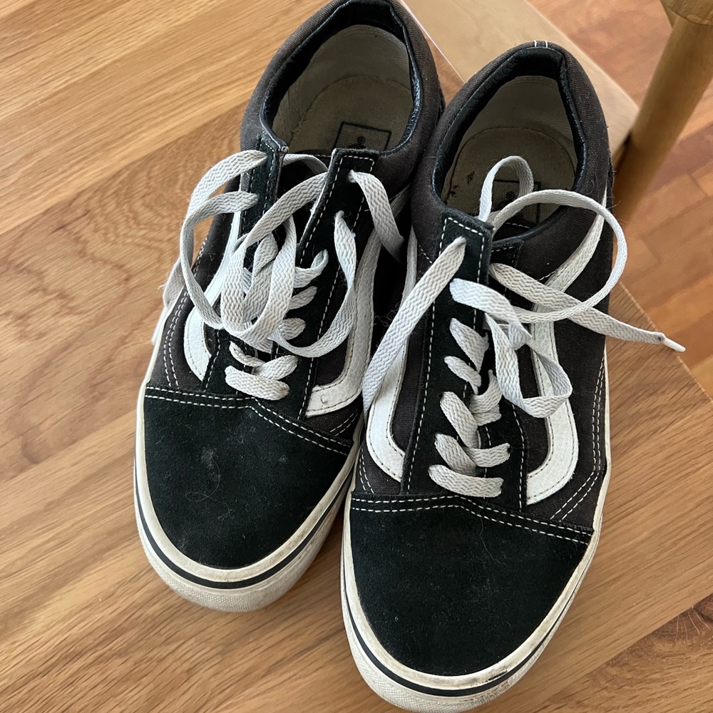 Women’s 7.5 black vans